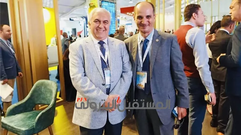 مصطفى حسين يخرج للمعاش 