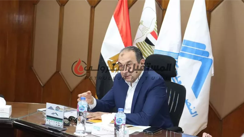 وزير قطاع الأعمال العام يتابع تنفيذ خطط العمل وموقف مشروعات شركات المقاولات والتطوير العقاري 