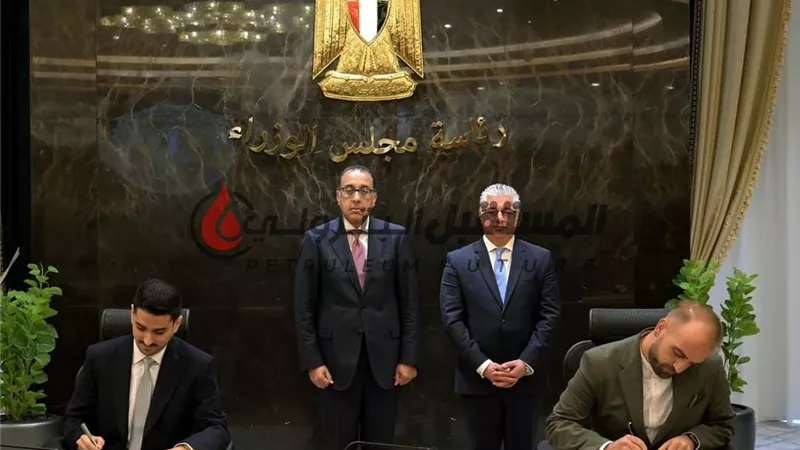 رئيس الوزراء يشهد توقيع عقد مشروع بين شركة 