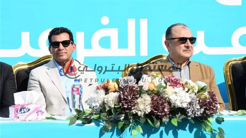 وزيرا قطاع الأعمال العام والشباب والرياضة يشهدان افتتاح تطوير ستاد 