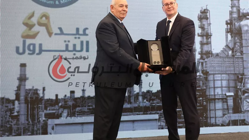 شخصيات…كاميرا كورش وتساقط أوراق الشجر