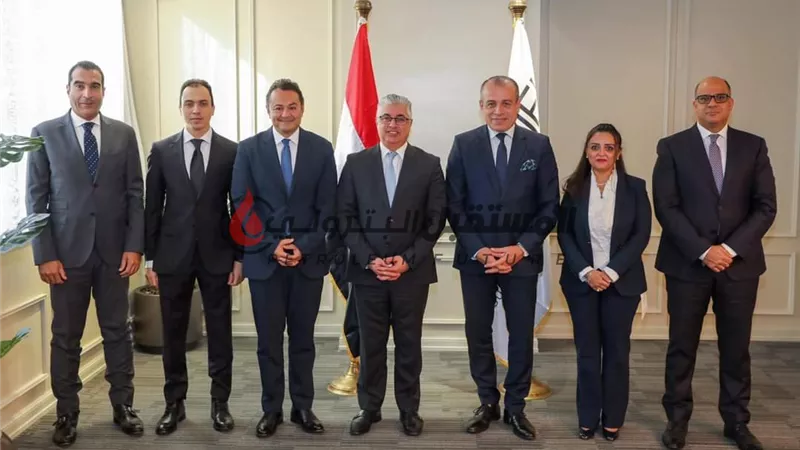 اقتصادية قناة السويس توقع بروتوكول مع التمثيل التجاري المصري لتعميق سبل التعاون