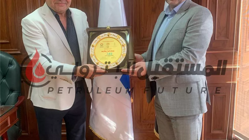 جمعية مهندسى البترول تكرم ابراهيم مطاوع رئيس شركة بترومنت