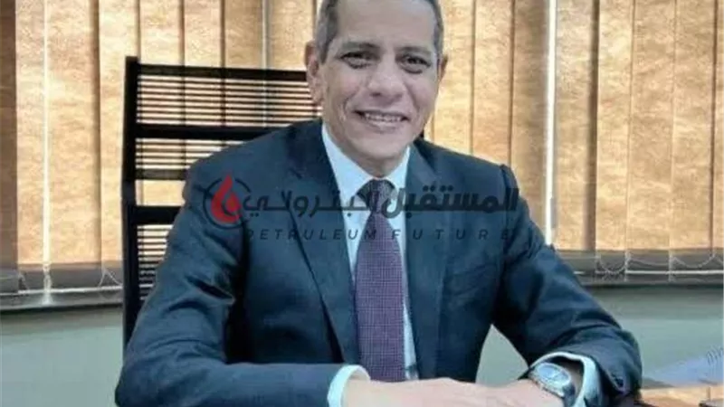 اليوم: محمد بركات يجري جراحة دقيقة في المخ