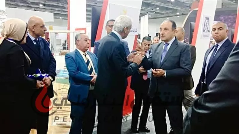وزير قطاع الأعمال العام يتفقد جناح الشركات التابعة في المعرض الدولي الثالث للصناعة