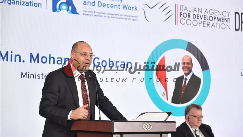 وزير العمل يُشارك في إطلاق 