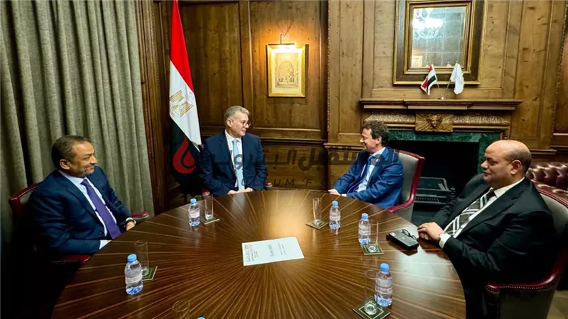 بدوى وهشام مكاوي يبحثان خطط شركة كارلايل للاستثمار في مصر