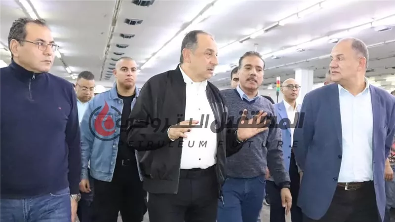 وزير قطاع الأعمال العام يتفقد شركة 