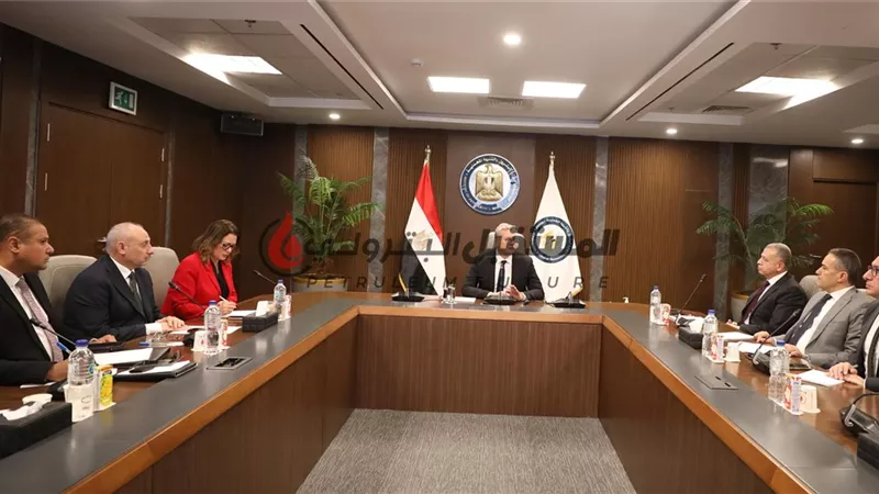أبرزهم..رشا وإيمان ونشوى واسماعيل.. وزير البترول يلتقي بأعضاء النواب والشيوخ من أبناء القطاع