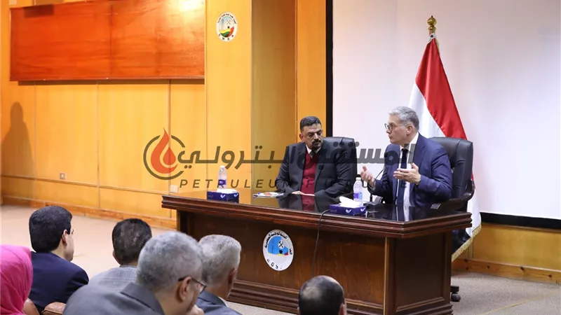 جبر الخواطر..وزير البترول : سنستعين بكفاءات شابة من التعدين لتحقيق استراتيجية التطوير