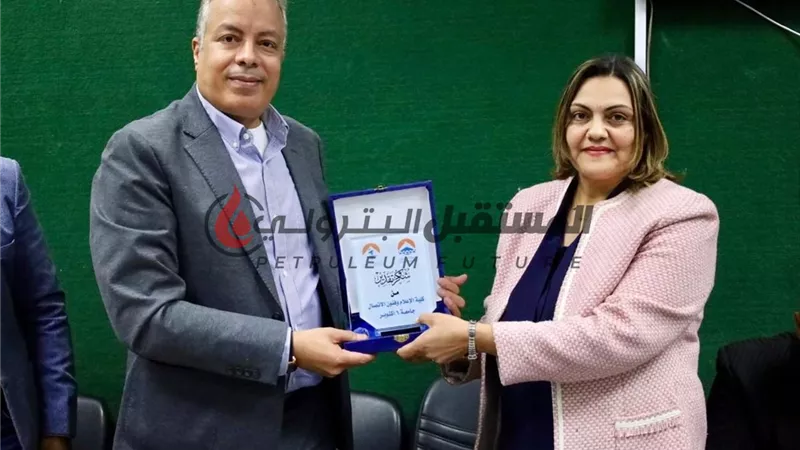 كلية الإعلام جامعة 6 أكتوبر تكرم عثمان علام