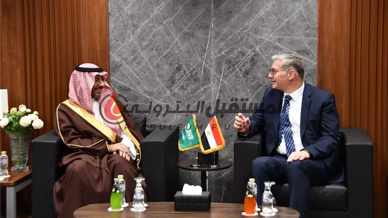 وزير البترول  يبحث مع وزير الصناعة  السعودي  سُبل تعزيز التعاون المشترك في قطاع الثروة المعدنية