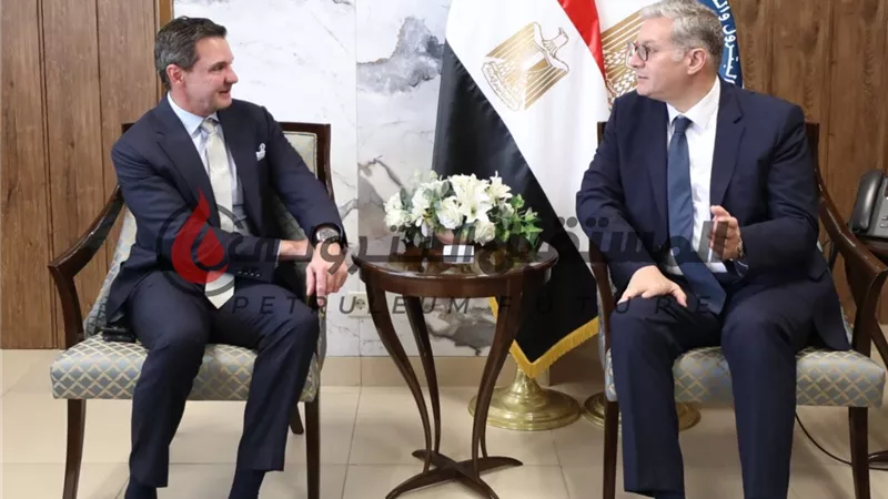 وزير البترول يعقد جلسة مباحثات مع رئيس هاليبرتون للقسم الشرقى 