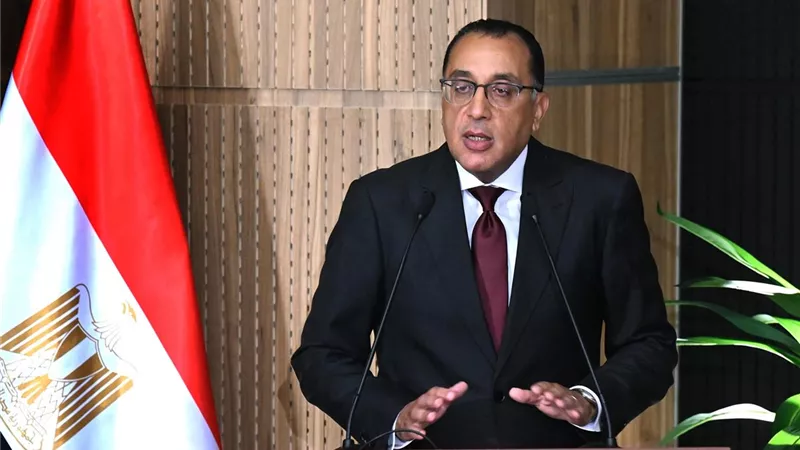 غداً: رئيس الوزراء يتفقد مركب التغييز بالسخنة
