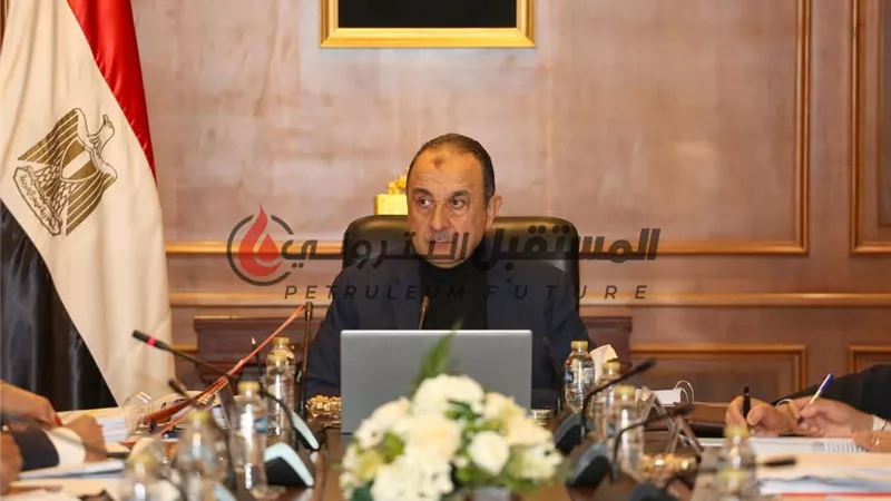وزير قطاع الأعمال العام يزور شركتي 