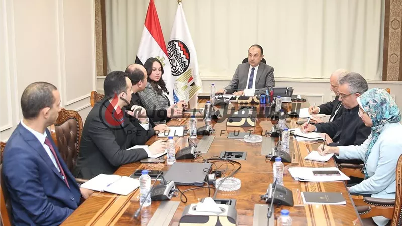وزير قطاع الأعمال العام يلتقي وفدا من المبادرة الوطنية لتطوير الصناعة المصرية 