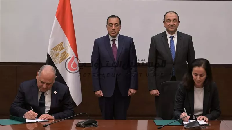 رئيس الوزراء يشهد توقيع عقد إعادة تشغيل مصنع بلوكات الأنود بالسخنة المُتوقف بالتعاون مع 