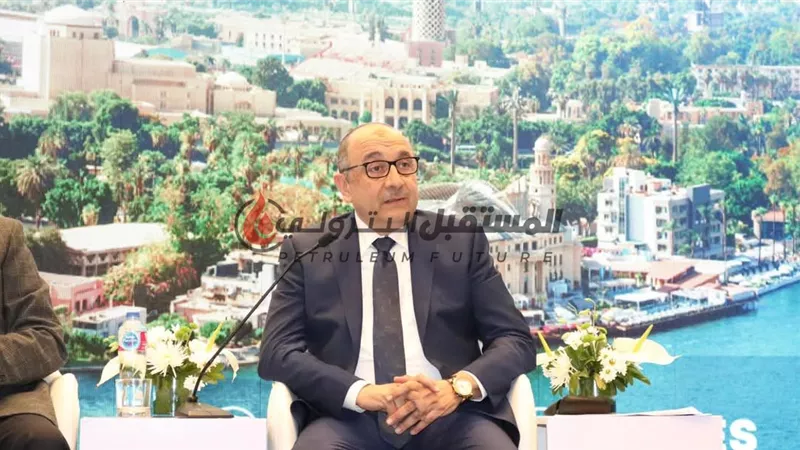 وزير قطاع الأعمال العام يشارك في جلسة 
