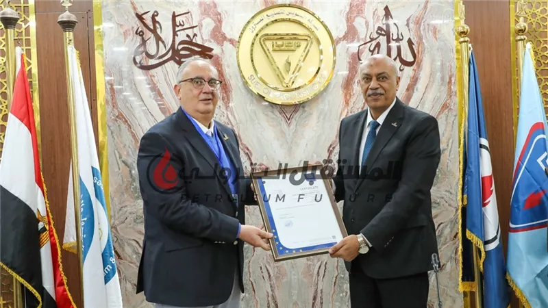 السويس لتصنيع البترول تتسلم شهادة الايزو 45001 فى إدارة السلامة من بتروسيف 