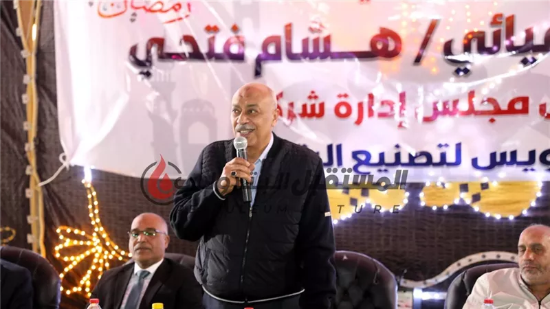 هشام فتحى وعباس صابر يشاركون إفطار العاملين بالسويس لتصنيع البترول 