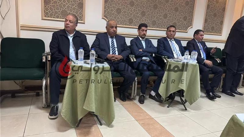 بالصور: قيادات البترول في عزاء والدة حسام عبدالرحمن
