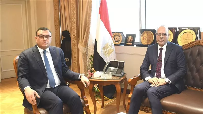 وزيرا الإسكان والعمل يبحثان التعاون المشترك في مجال تدريب العمالة