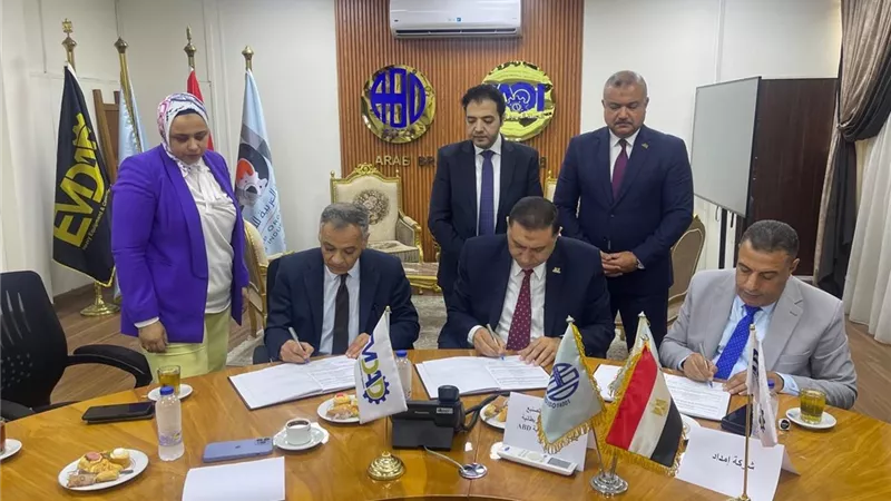 النيل للبترول توقع عقد مع أمداد لتوريد طلبمات خدمه وتموين السيارات