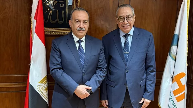 محافظ أسيوط يلتقي رئيس شركة حلوان للأسمدة لبحث فرص الاستثمار بالمحافظة