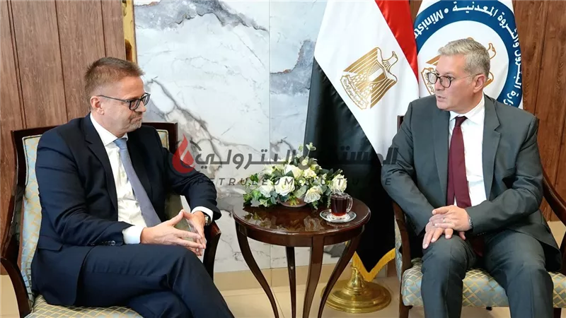 وزير البترول يبحث مع توتال المعايير العالمية لنقل لمنتجات البترولية