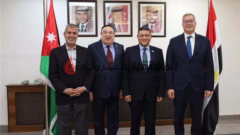 بالصور: بدوي والخرابشة يكرمان فؤاد رشاد وياسر صلاح يتسلم رئاسة فجر الأردنية