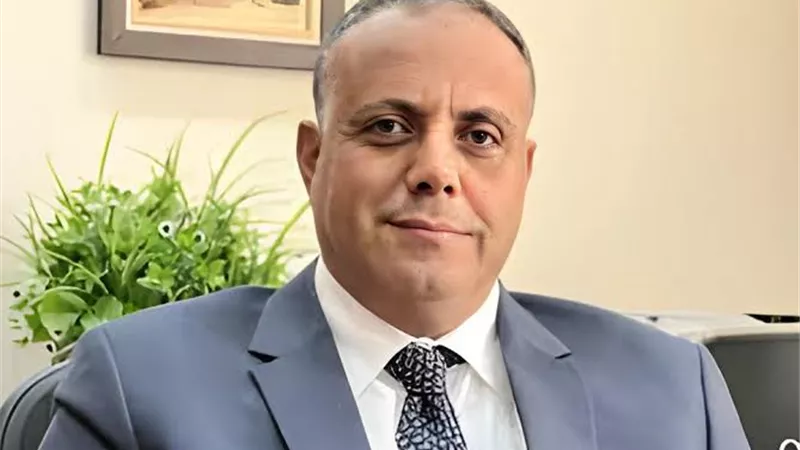 صلاح ورزق والدكتور يتفقدون معمل ميدور