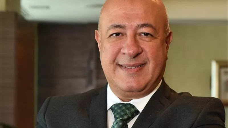 الأحمر ... خط أحمر يا سيد أبوالفتوح