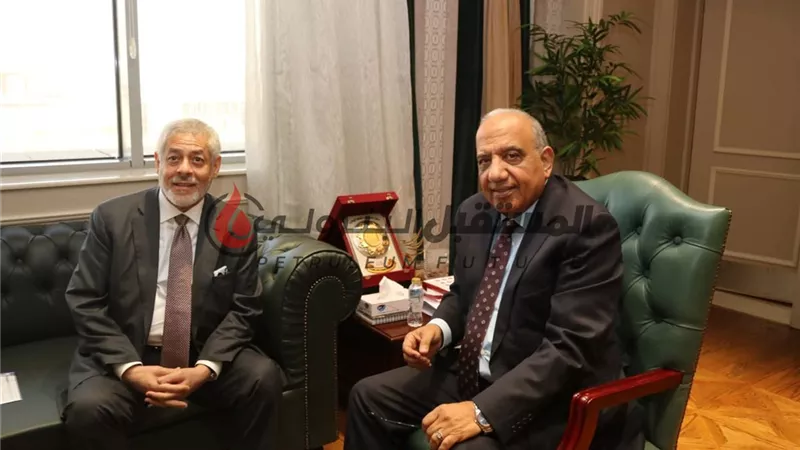 وزير الكهرباء والطاقة المتجددة يبحث مع شركة 
