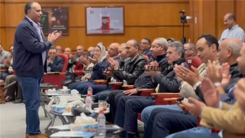 رئيس هيئة البترول يكرم المهندس محمد عبدالله بعد رحلة عطاء امتدت لـ 34 عام فى ملتقى شركات التكرير