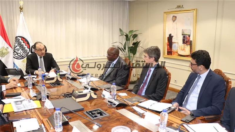 وزير قطاع الأعمال العام يستقبل وفدا رفيع المستوى من مجموعة البنك الدولي لبحث التعاون المشترك