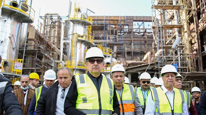 وزير قطاع الأعمال العام يتفقد الأعمال بمشروع إحياء 