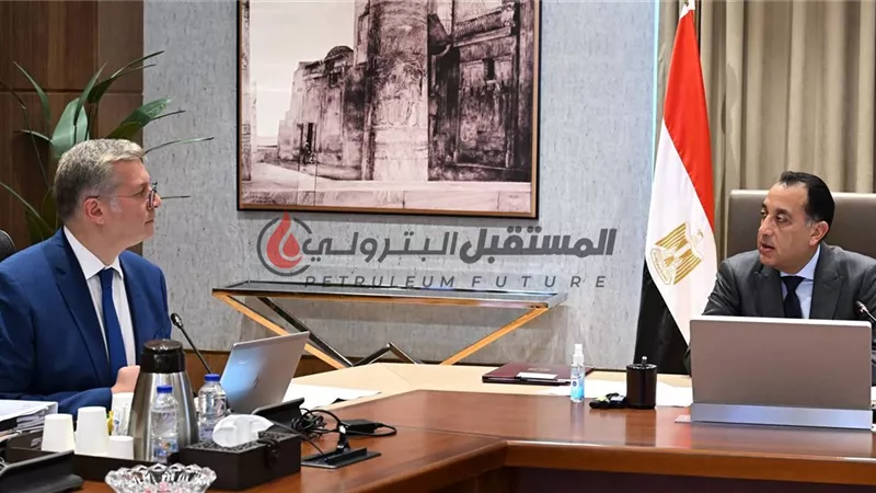 رئيس الوزراء يتابع مع وزير البترول عددًا من ملفات العمل