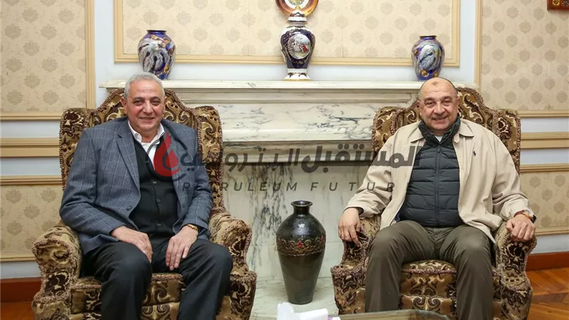 وزير قطاع الأعمال العام يستهل زيارته لشركة مصر للغزل والنسيج بالمحلة الكبرى بلقاء محافظ الغربية