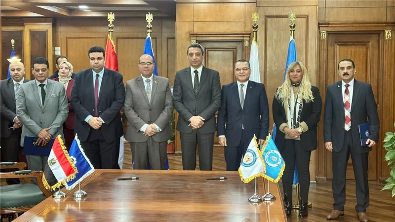 محافظ السويس يشهد توقيع بروتوكول تعاون بين شركة النصر للبترول ومديرية التضامن الاجتماعي
