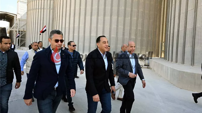 رئيس الوزراء يتفقد صومعة عتاقة بالسويس للاطمئنان على كفاءة منظومة تخزين القمح وتعزيز المخزون الاستراتيجي