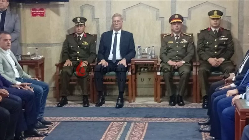 بالصور: وزير البترول وقيادات القطاع في عزاء الشهيد حسام صادق