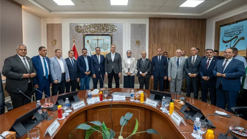 *وزير البترول  ومحافظ الوادي الجديد يشهدان توقيع بروتوكول إنشاء أول مدرسة تكنولوجيا تطبيقية متخصصة في التعدين والخامات الفوسفاتية على مستوى الجمهورية*
