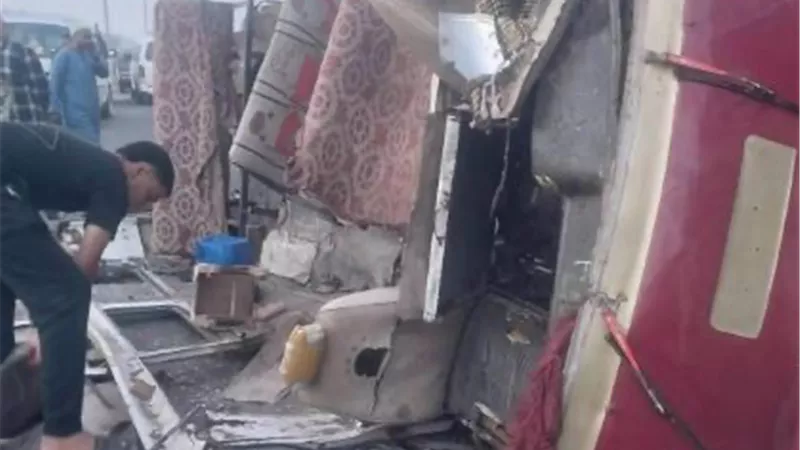 مصرع 3 حالات وإصابة 16 آخرين في انقلاب ميكروباص لنقل العمالة بطريق شبين الكوم- السادات