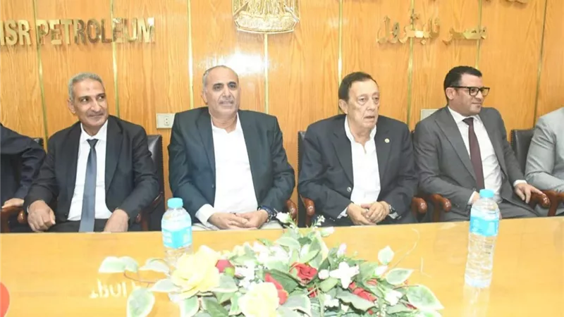 بحضور هادي فهمي ونبوي محمد: مصر للبترول تكرّم سيد أبو المعاطي