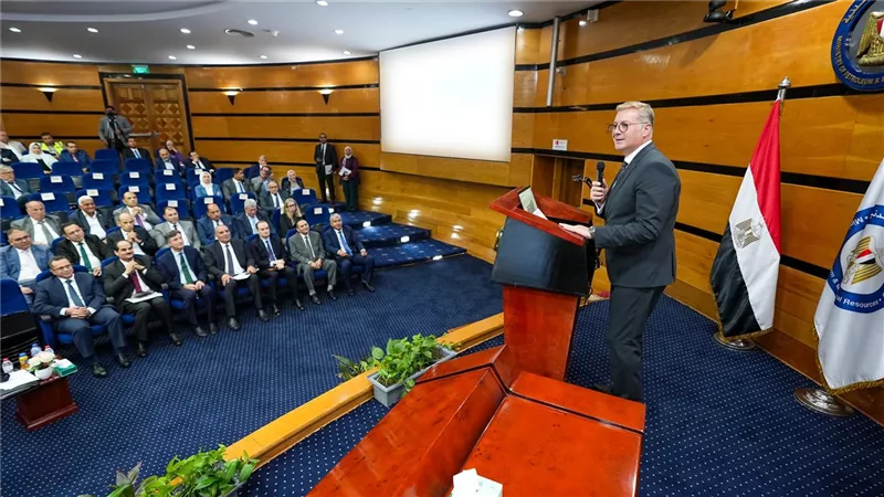 البترول تطرح مزايدة عالمية كبرى للبحث عن البترول والغاز في 14 منطقة
