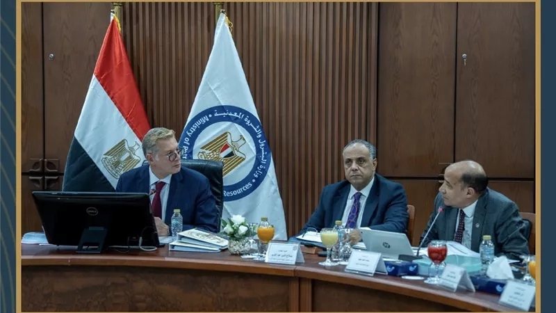 وزير البترول لرئيس مصر للبترول: برافو عليك يا باشمهندس.. عملت إنجاز كويس