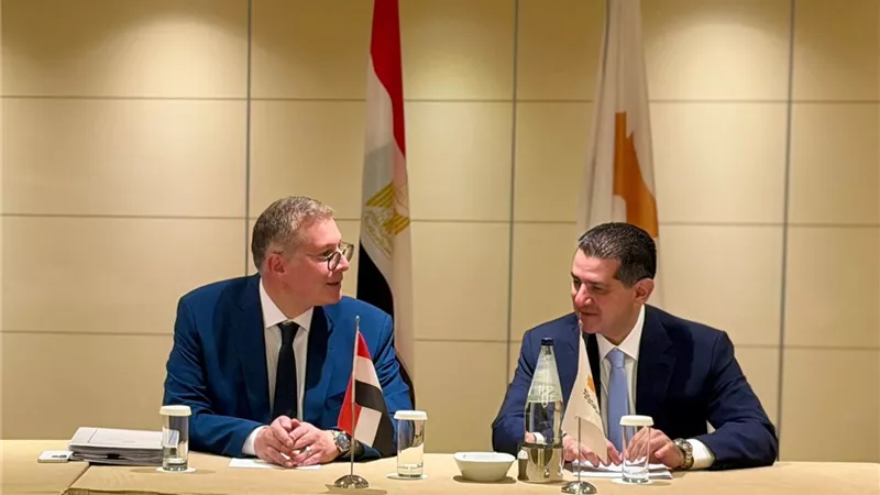 وزير البترول يبحث مع نظيره القبرصي تسريع مشروعات ربط الغاز القبرصي بالبنية التحتية المصرية